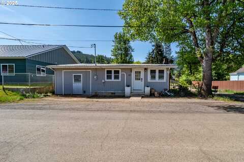 123 E A AVE, Drain, OR 97435