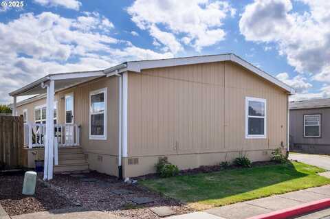 1000 S McKern CT, Newberg, OR 97132