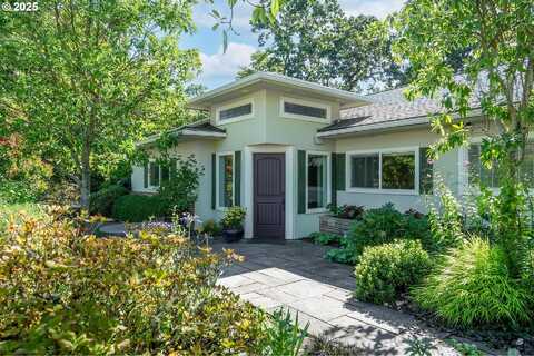 141 CHERRY ST, Silverton, OR 97381