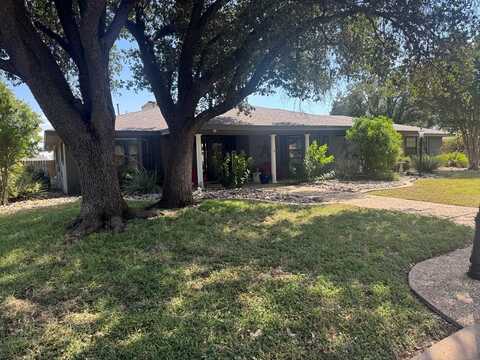 3005 Oak Mountain Trail, San Angelo, TX 76904