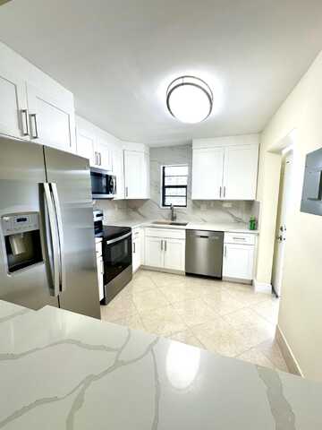 9440 SW 8th Street, Boca Raton, FL 33428