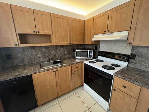 52 Flanders B, Delray Beach, FL 33484