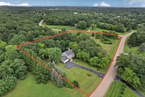 S44w33210 Connemara Drive, Dousman, WI 53118