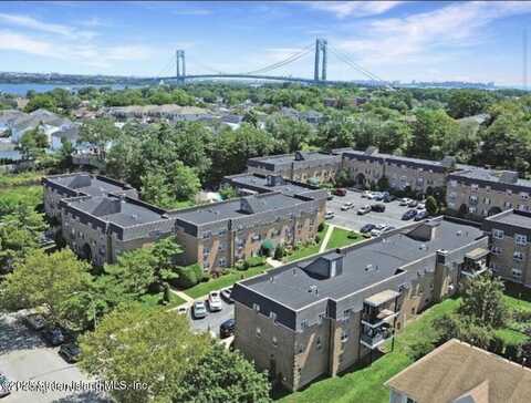 422 Maryland Avenue, Staten Island, NY 10305