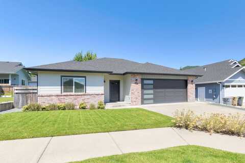 822 NW Cooke Avenue, Grants Pass, OR 97526