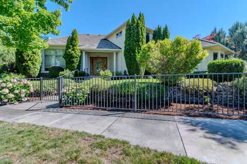 3371 Calle Vista Drive, Medford, OR 97504