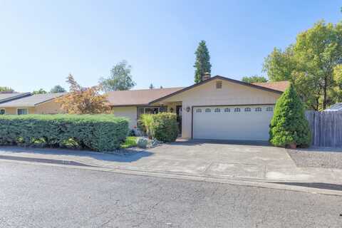 211 NW Blossom Drive, Grants Pass, OR 97526