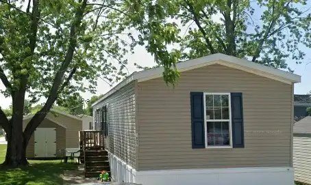 1857 Bloomfield, Monroe, MI 48161