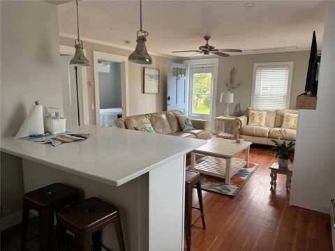 53 Center Avenue, Middletown, RI 02842