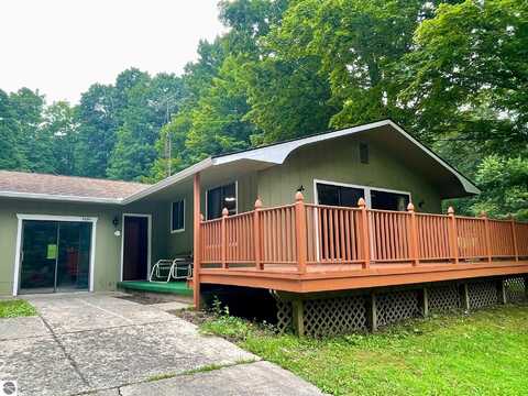9694 Circle Drive, Ellsworth, MI 49729