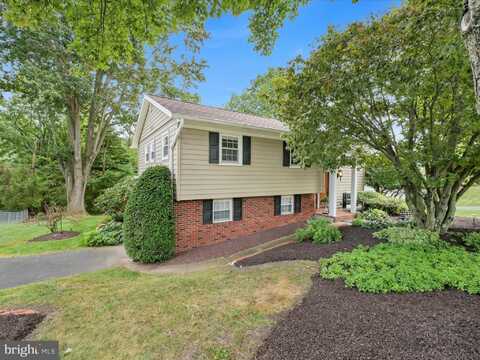 33 DEERFIELD DRIVE, POTTSVILLE, PA 17901