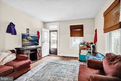 37 W FERDINAND STREET, MANHEIM, PA 17545