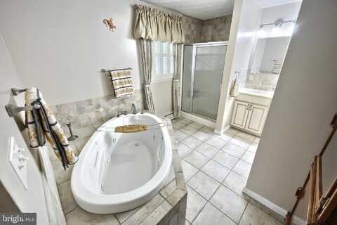 1506 CRESTLYN ROAD, YORK, PA 17403