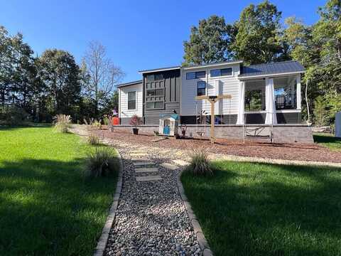 1530 Prince Road, BIG SANDY, TN 38221