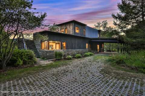 125 Valley View Way, Lake Hill, NY 12448
