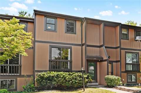 221 Parkwood Dr, Cranberry Twp, PA 16066