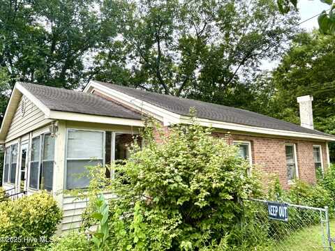 105 Sanford Road, Laurinburg, NC 28352