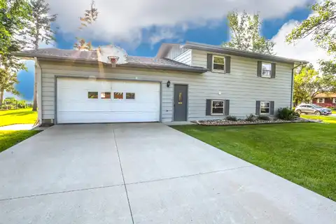 903 Willow Drive, Aberdeen, SD 57401