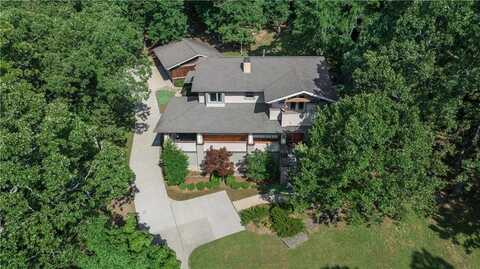 137 Kestrel DR, Fayetteville, AR 72701