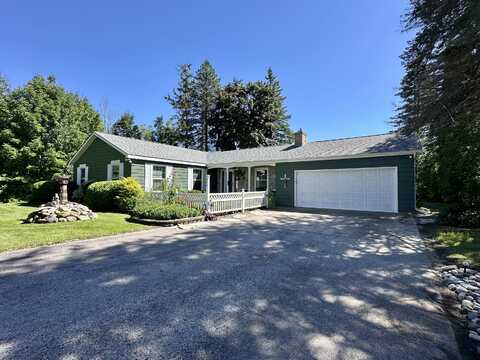 444 Riverside Drive, Cheboygan, MI 49721