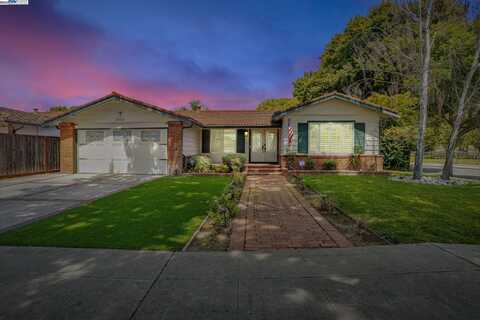 903 Lanewood Dr, San Jose, CA 95125