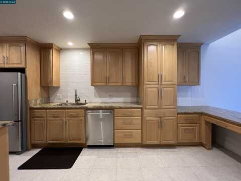 2562 Walnut Blvd, Walnut Creek, CA 94596