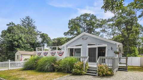 54 Hillside Avenue, Falmouth, MA 02540