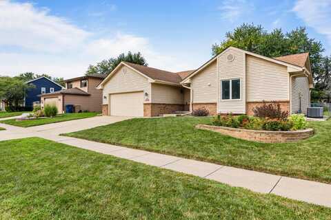 4516 Parkview Drive, Urbandale, IA 50322