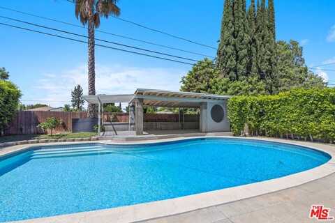 7007 Cozycroft Ave, Winnetka, CA 91306