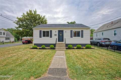 17 Oakland Street, Colonie, NY 12110