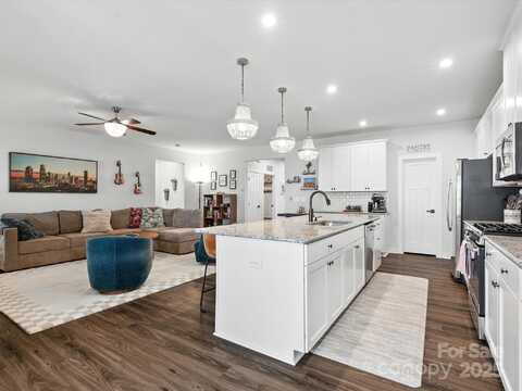 12607 Es Draper Drive, Huntersville, NC 28078