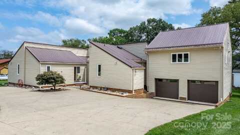 748 Moretz Court, Hickory, NC 28601
