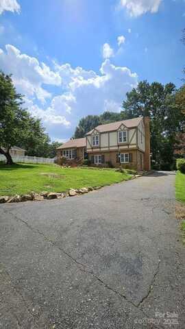 615 Braxfield Drive, Charlotte, NC 28217