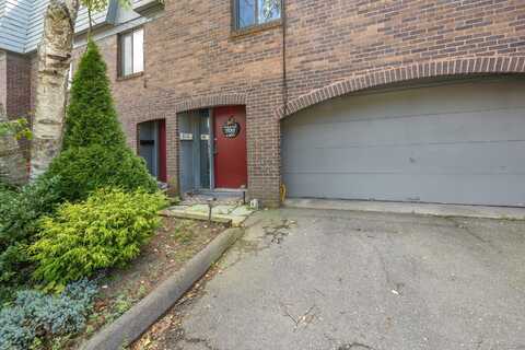 10 Trolley Crossing Lane, Middletown, CT 06457