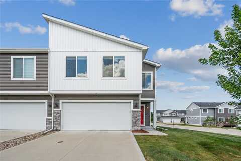 9707 Crowning Drive, West Des Moines, IA 50266