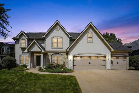 4651 Oakwood Lane, West Des Moines, IA 50265