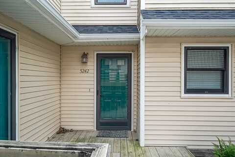 5242 Dakota Drive, West Des Moines, IA 50265