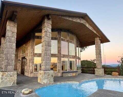 3661 Richardson Cove Rd, Sevierville, TN 37876