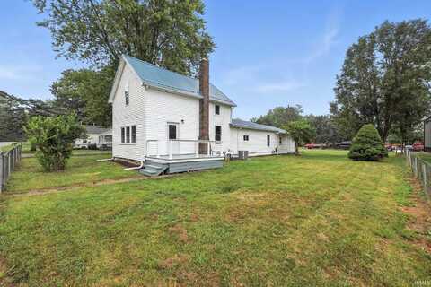 308 E County Line Road, Wolcottville, IN 46795