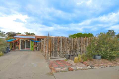 817 LAGUAYRA Drive NE, Albuquerque, NM 87108