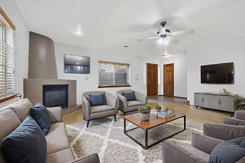 2105 SAN VENITO Rd NW, Albuquerque, NM 87104