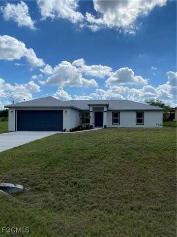6012 Hanna Avenue N, Lehigh Acres, FL 33971