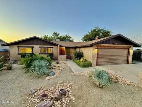 4015 W Avenue L2, Lancaster, CA 93536