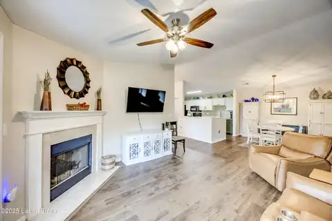 1209 Winter Springs Ct, Louisville, KY 40243