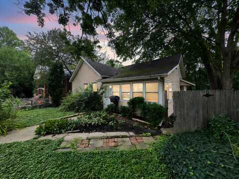 121 Franklin Street, Chesterton, IN 46304