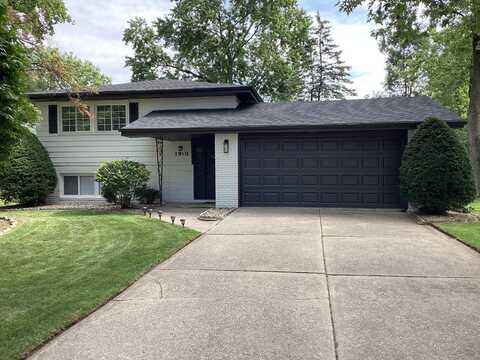 1901 Chippewa Drive, Schererville, IN 46375