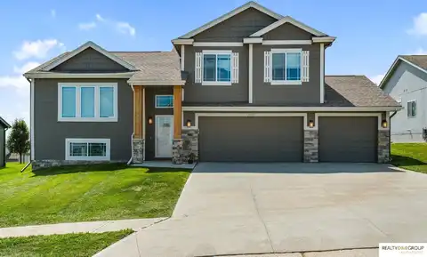 11311 Edgewater Drive, Papillion, NE 68046