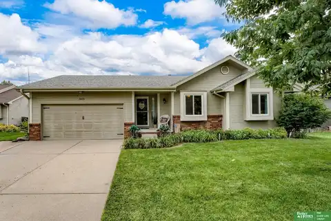 2405 Laura Circle, Papillion, NE 68046