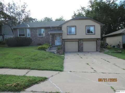 11517 Ruggles Circle, Omaha, NE 68164