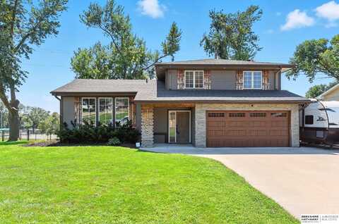 11305 Queens Drive, Omaha, NE 68164